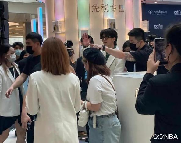 蔡徐坤|选秀风潮过后，圈内训练生越来越少，网友：还有下一个蔡徐坤吗？