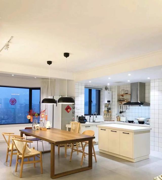 90后夫妇新家名场面,父母眼中的“家徒四壁”,却是自己的理想家