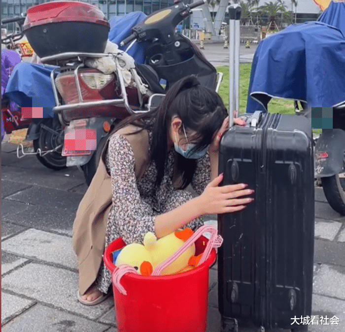 求职|贵州一女孩到福建多天，每天提桶假装找工作，不是嫌下雨就是嫌热