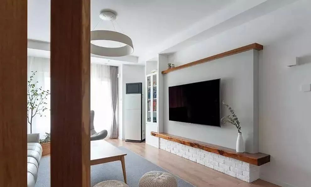 参观同事新房,一进门就被迷住,头一次见洗衣机放餐厅,晒晒