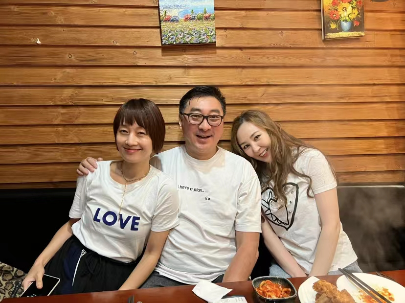 马伊琍|46岁马伊琍与富豪共餐！被男方搂怀中不避嫌，颜值依旧魅力不减