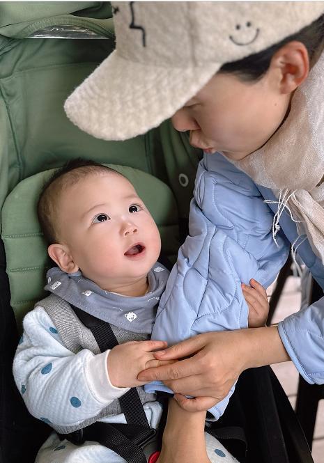 颜丹晨|颜丹晨：初为人母会育儿，小儿子还不到1周岁“就会拱手作揖啦”