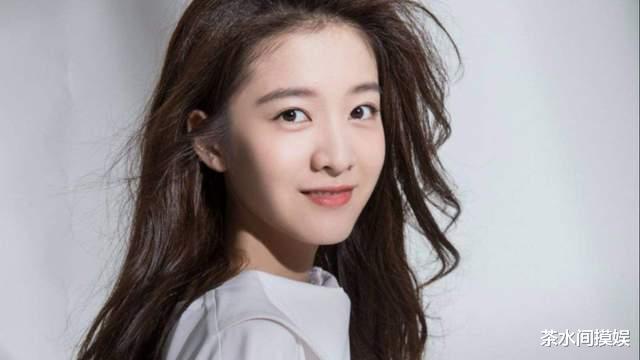 高圆圆|撕领口、叫爸爸、当众献吻…没分寸感的女明星比男明星还过分