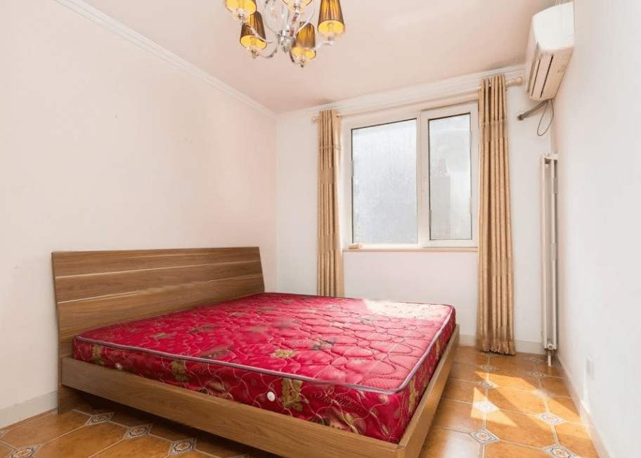 朋友坚持买精装二手房，进门才知道这装修真不错，再20年也不过时