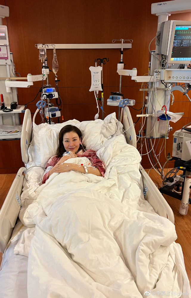 李嘉欣|51岁李嘉欣入住ICU抢救48小时,脸色蜡黄显憔悴,浮肿严重胖一圈