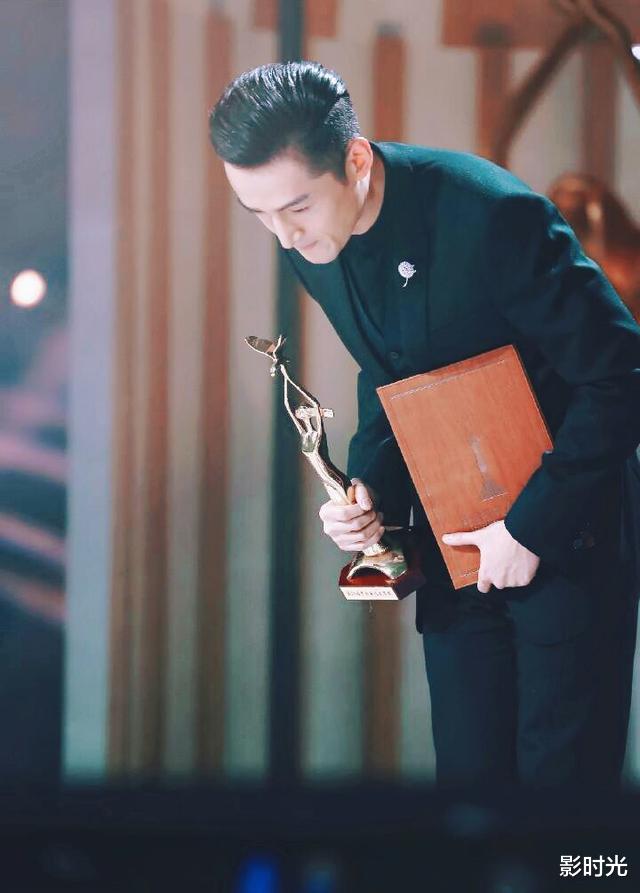 胡歌|胡歌《不虚此行》曝光，为何他只接文艺片？网友评论“一针见血”