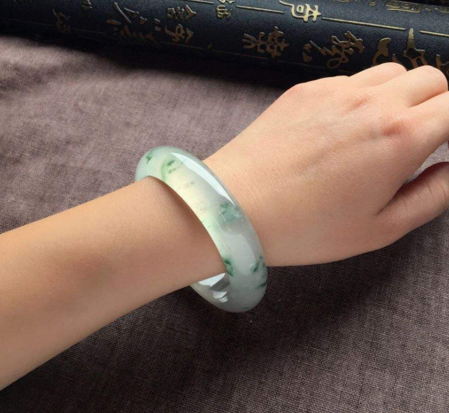 翡翠|翡翠为何被称为“玉石之王”?