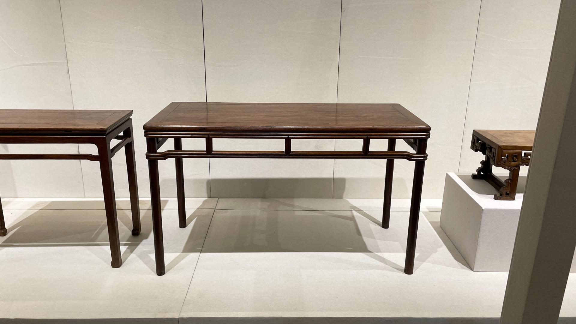 裹腿做、劈料造，黄花梨仿竹材画桌讲究有加