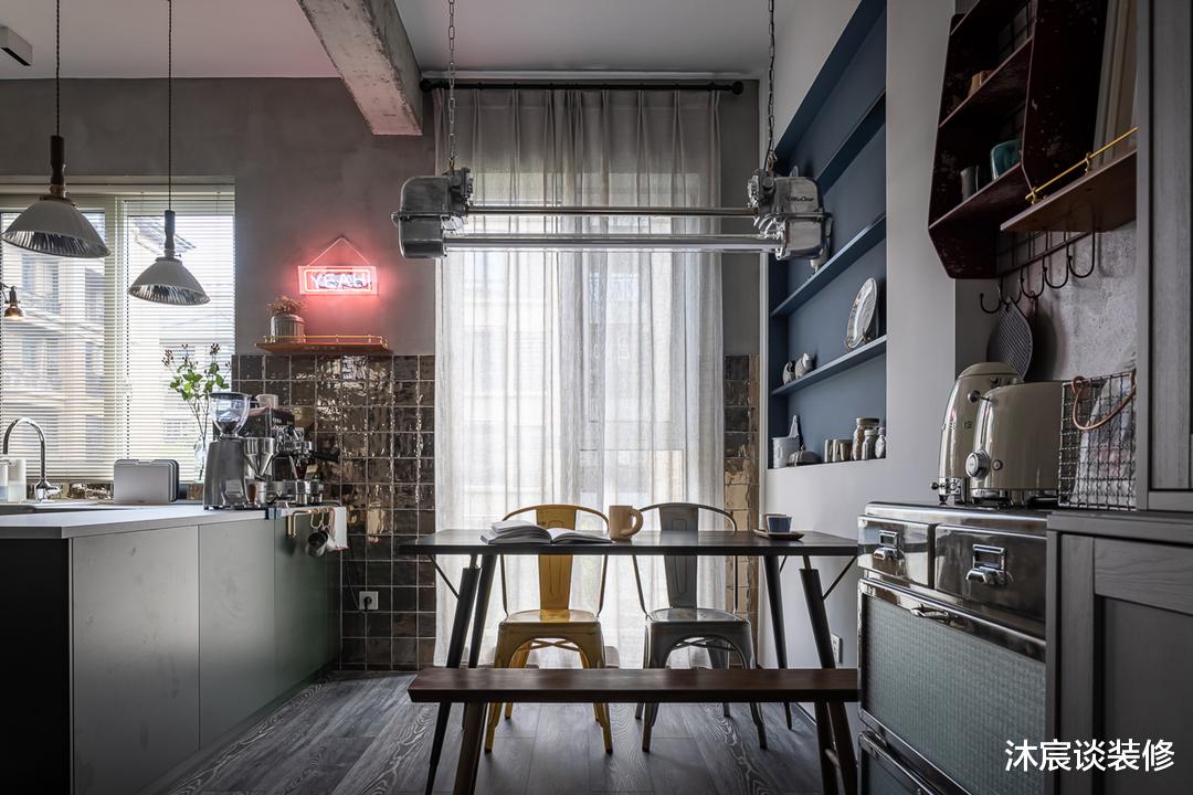 终于把家装好了,父母难理解的那种,脏脏的带陈旧感,冷酷又高级