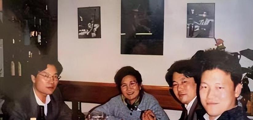 赵丽蓉|“小品女王”赵丽蓉:曾两度守寡,逝世23年后,3个儿子今如何?