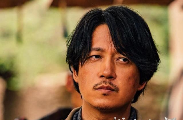 老胡|《龙岭迷窟》：独自闯过悬魂梯的金算盘，却没躲过“黑腄蚃”的伏击