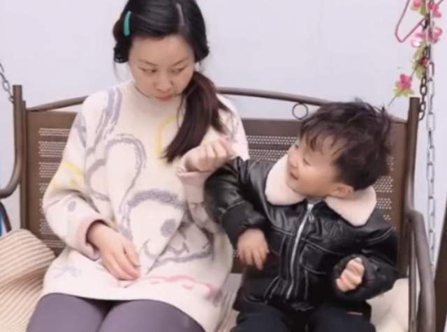 许敏|打铁还需自身硬!田静弟弟直播带货效益好,被眼红是蹭许敏热度