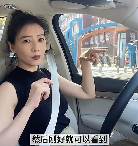 高圆圆|42岁高圆圆开车回老家，皮肤白皙状态好，扎丸子头显年轻