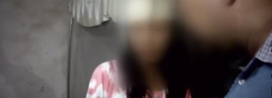 14年,“护士”带走婴儿做检查,孩子母亲看一眼她的鞋,立马报警