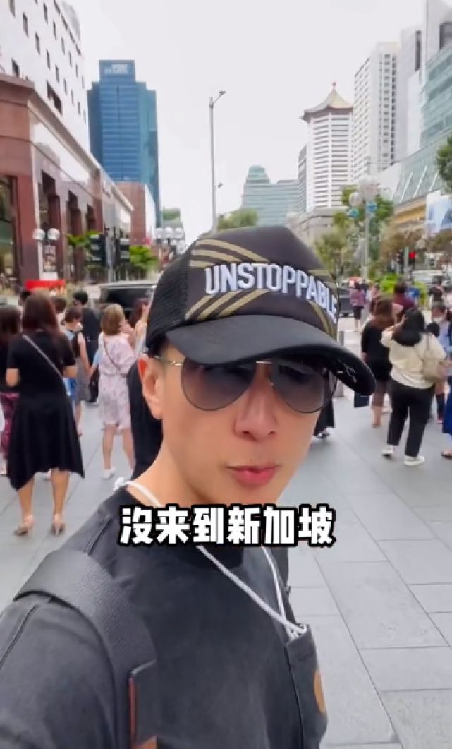 吴尊|吴尊一家新冠痊愈后，飞回文莱探亲，提6箱行李现身机场欢乐回家