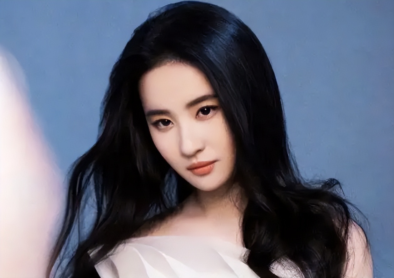 肖战|“百亿富婆”刘亦菲: 百万豪车仅用来买菜, 身价百亿为何没人娶?