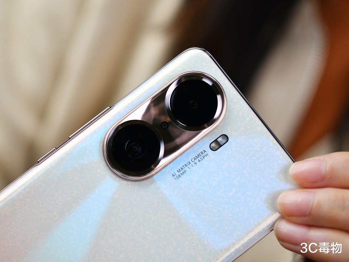 荣耀|荣耀突然上架新机,12G+256G,电致变色工艺女神节开卖3999元