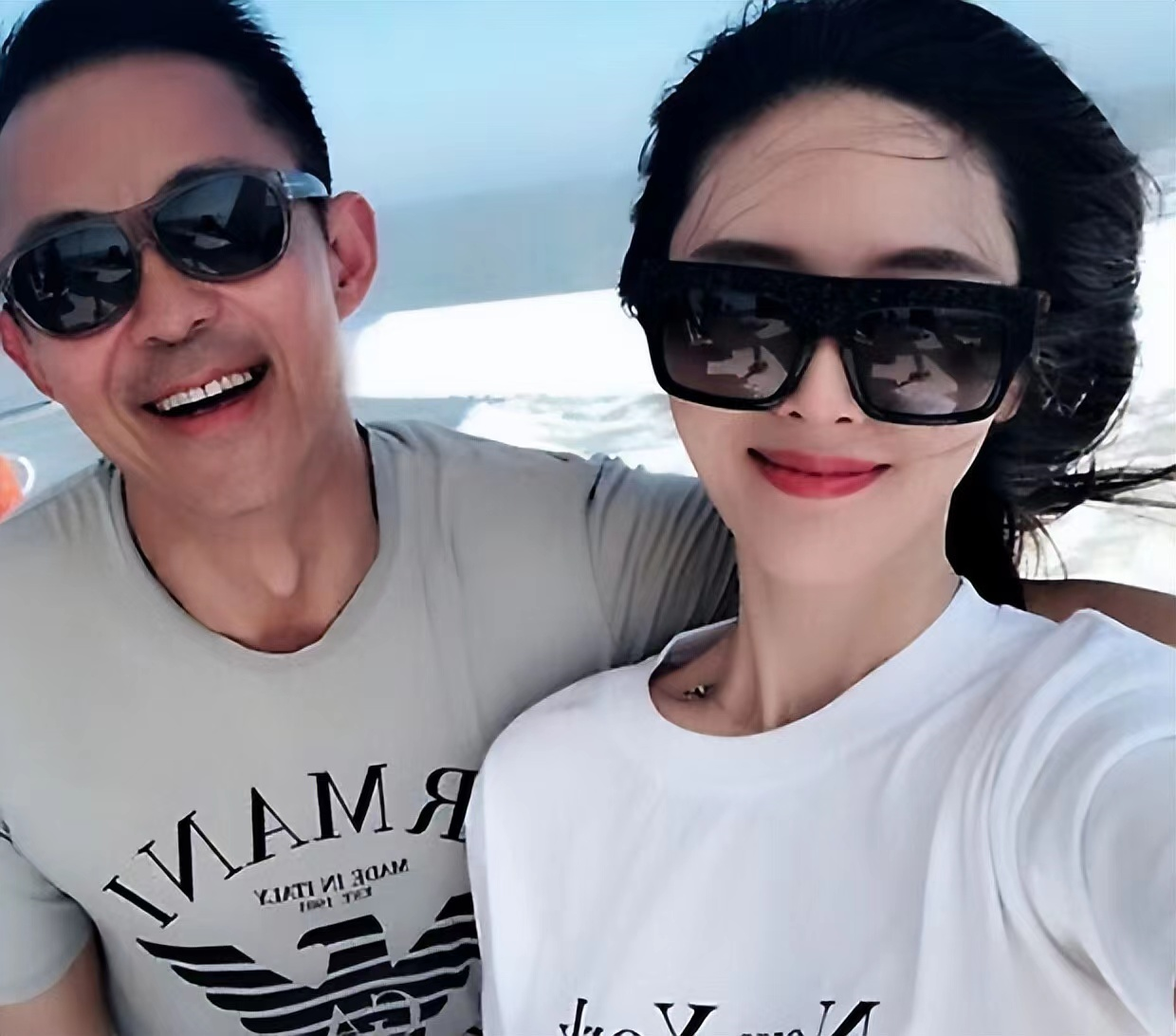 侯勇|55岁侯勇携小20岁娇妻吃快餐！女方圆润迷人，素颜出镜显自信