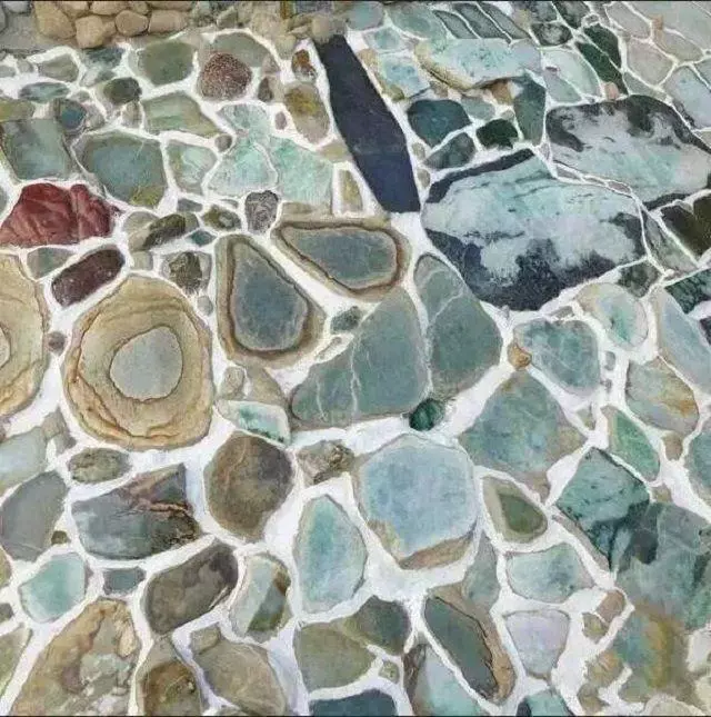 |镶嵌7777颗玉石的“中缅友谊桥”,过桥费仅30,玉石却所剩无几