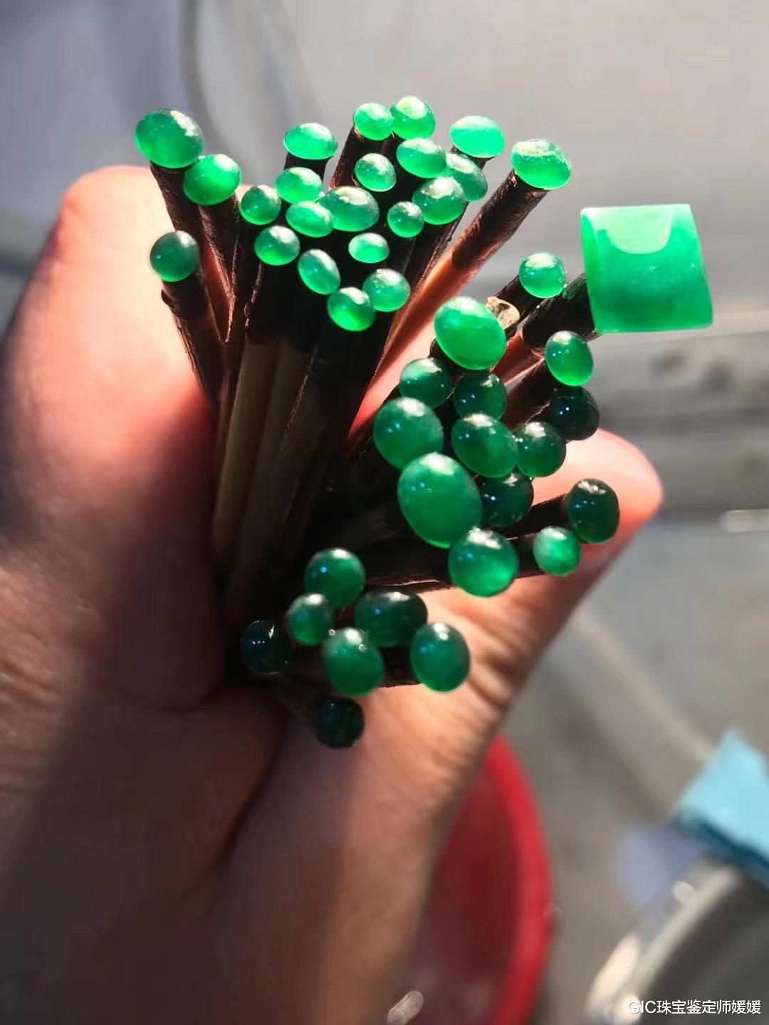 绿松石|这是翡翠的精华,也是价格的高地,小小的一颗却是让人惊讶的数字