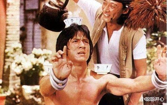 成龙|成龙,当初几十号人强迫我拍戏,就他留下救我,这辈子任他欺负