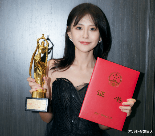 迪丽热巴|娱乐圈的“捧杀”:得个奖,把口碑输了,这些明星后悔吗