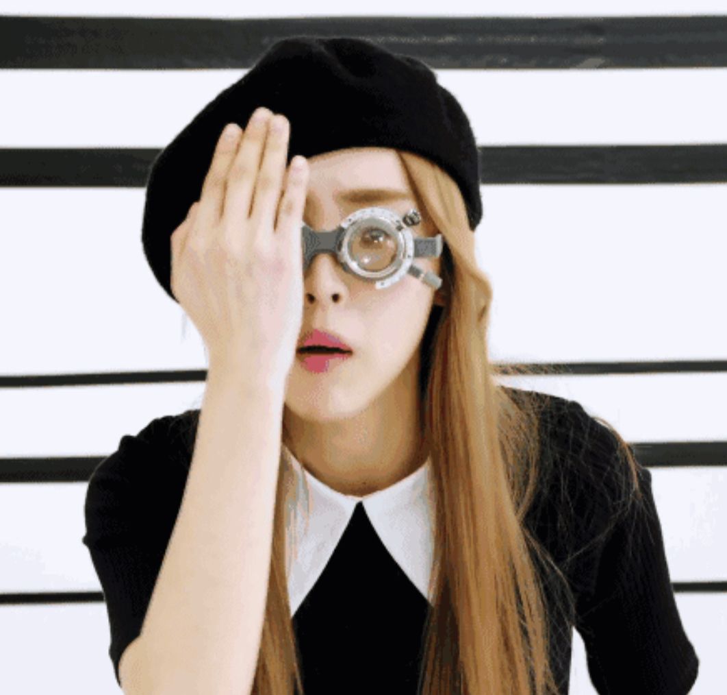 比嘴突更拉垮的是“眼凸”，年纪越大越显凶相，对气质影响挺大