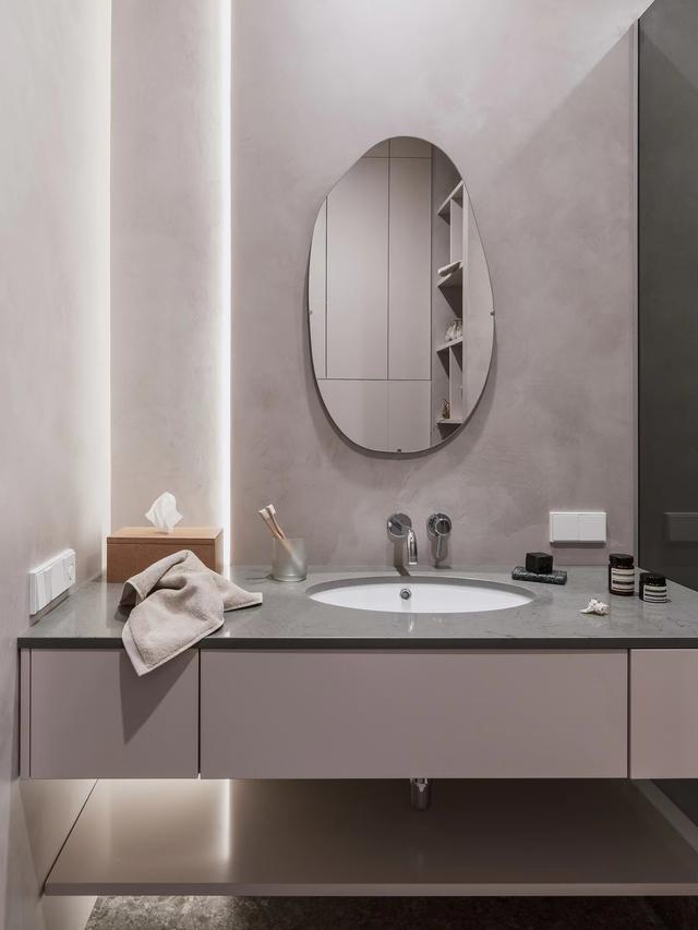 53㎡小户型的家，浅色调小屋建瓴，一整面墙定制柜惊艳众人，爱了