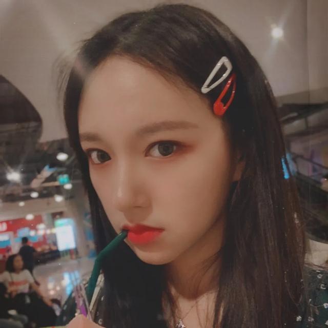 穿衣搭配 女生最显老的三款发型,你踩雷了吗?