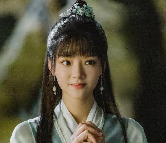 肖战|肖战《玉骨遥》剧照：时影天人之姿，女主则给人邻家女孩的既视感