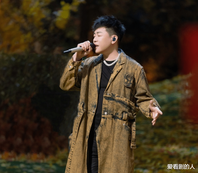 |时光音乐会:周深《月光》转音丝滑,魏巡经典翻唱《男人KTV》!