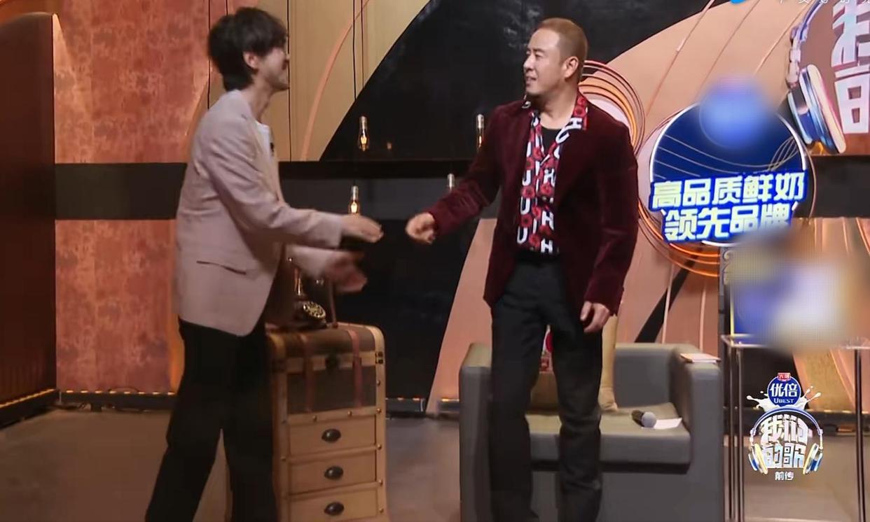 杨坤|《我们的歌》开播,周传雄称杨坤为老师,一点架子都没有