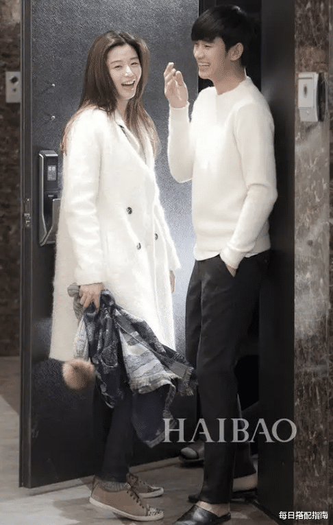 穿衣搭配 重温《来自星星的你》才发现：那时候的韩风穿搭，现在看也不过时