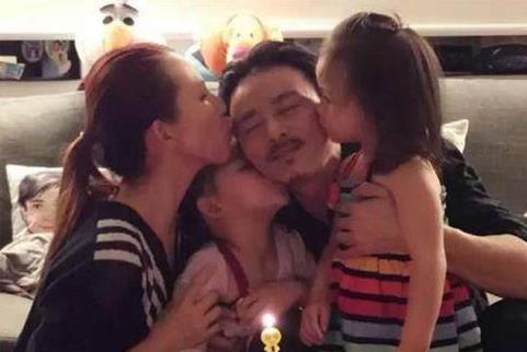 晒晒蔡少芬在香港的家,厨房狭窄只能站一人,连调味品都没地方放