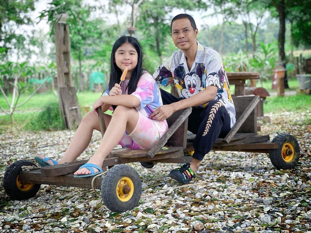 泰国|泰国男音乐人和9岁女儿合照，网友：这么明目张胆的恋童癖？