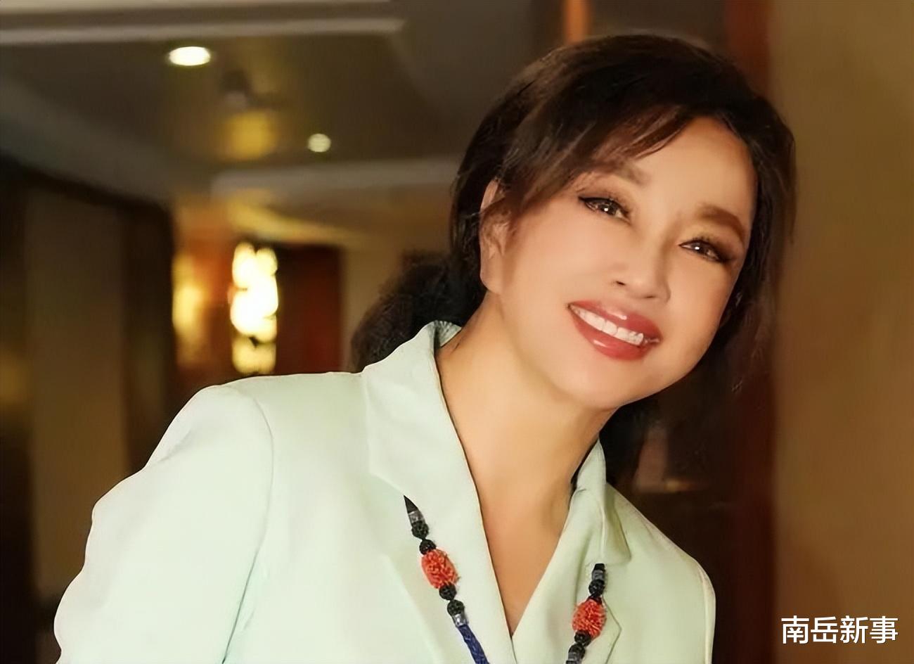 林志玲|林志玲的手，韩雪的脚，刘晓庆的耳朵，女明星还有哪里“大”？