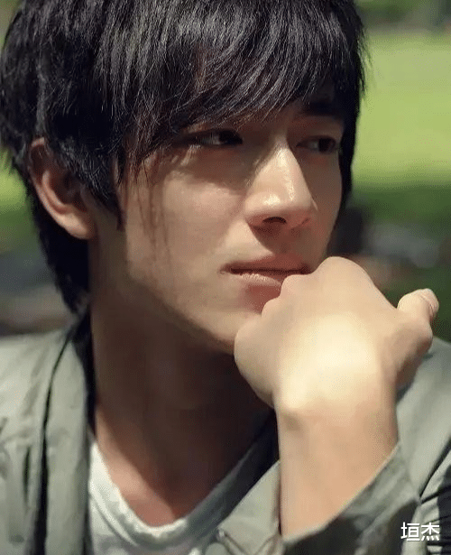 林更新|34岁林更新：与富二代女友相恋5年，转身和周冬雨蒋梦婕牵扯不断