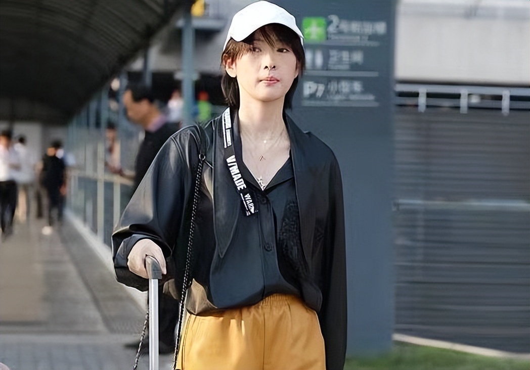 穿衣搭配|36岁童瑶难得换新发型，虽然剪短发少了优雅感，但确实帅气了许多