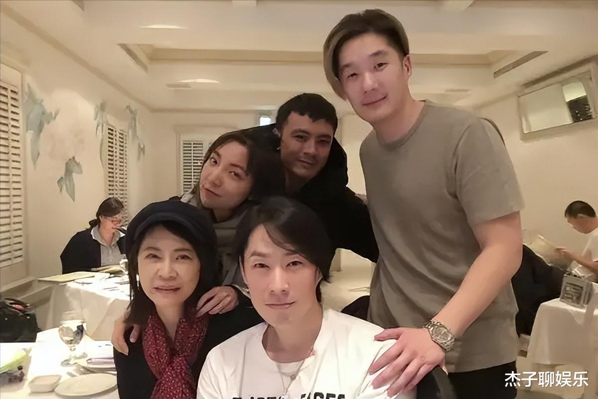 柴智屏|见家长!林瑞阳长子携2婚女友参加婚礼,和准岳母柴智屏贴头拍照