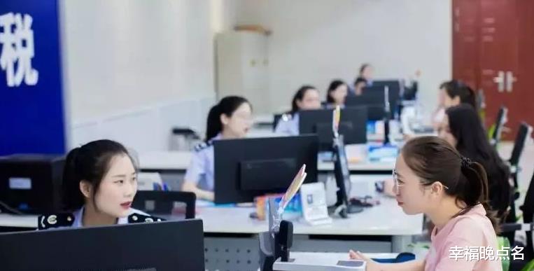 大学生|月薪五千的编制岗和一万的私企，选哪个？大学生的回答很统一