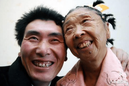 |闹分手？85岁马玉琴不着家，李玉成生气不等她吃饭，网友：幼稚