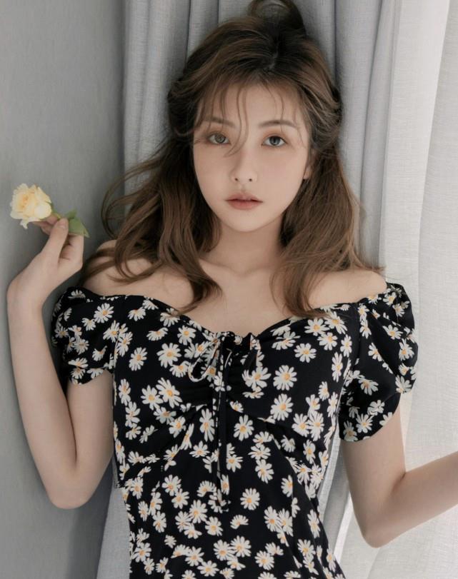 豆得儿|豆得儿近况曝光,脸瘦了整体轻盈感十足,网友感叹:好看了很多