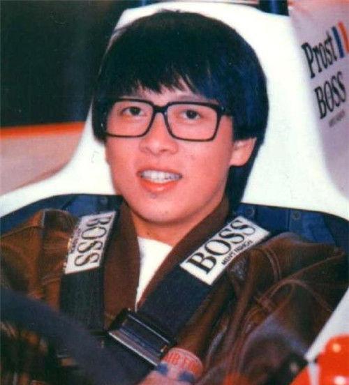 张雨生|1997年张雨生离世，葬礼上哭到昏厥的女孩，现成了家喻户晓的明星