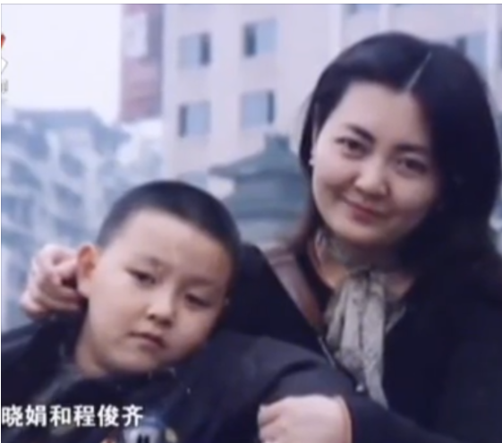 保姆的儿子居然和前夫长相神似,女子感到十分纳闷,于是便去做了亲子鉴定