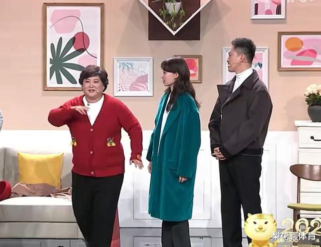 赵丽颖|赵丽颖首登央视春晚！换两套礼服紧张到脱妆，彻底封神成春晚赢家