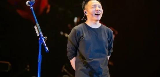 喧闹城市中的隐者，低调的音乐巨星许巍