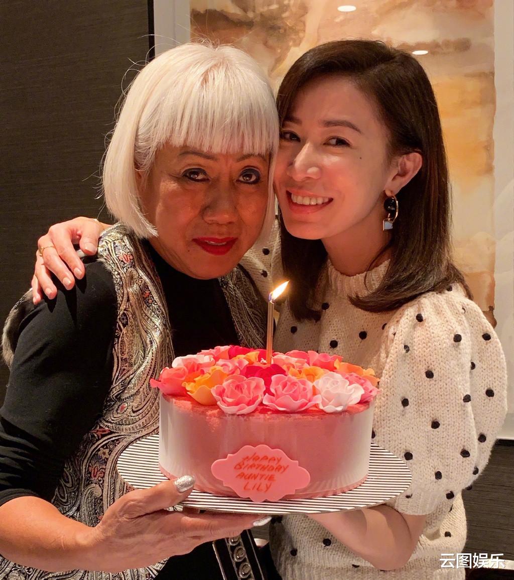 佘诗曼|47岁港星佘诗曼长居上海，豪宅曝光有格调，爱上网购却被列黑名单