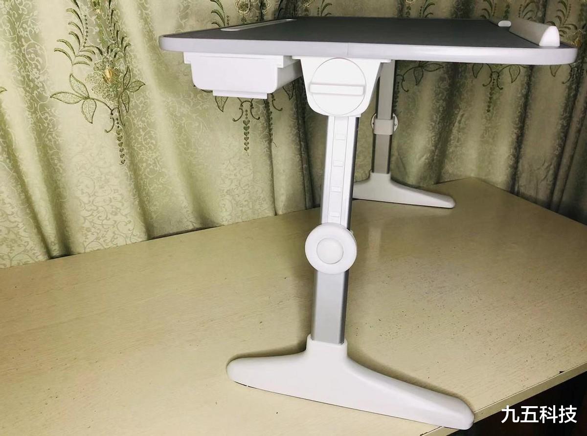 手机行业|赖床必备神器,ORICO折叠电脑桌使用分享,跟你想得很不一样