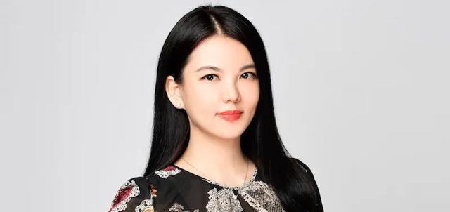 李湘|李湘因未捐款被骂上热搜,常年高调炫富惹网友反感