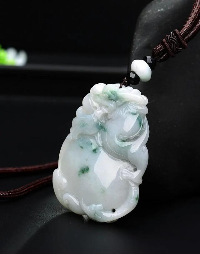 翡翠|“梓庆削木为鐻,鐻成,见者惊忧鬼神”,翡翠的雕刻流程是怎样的